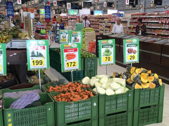 スリランカのスーパーの野菜売り場